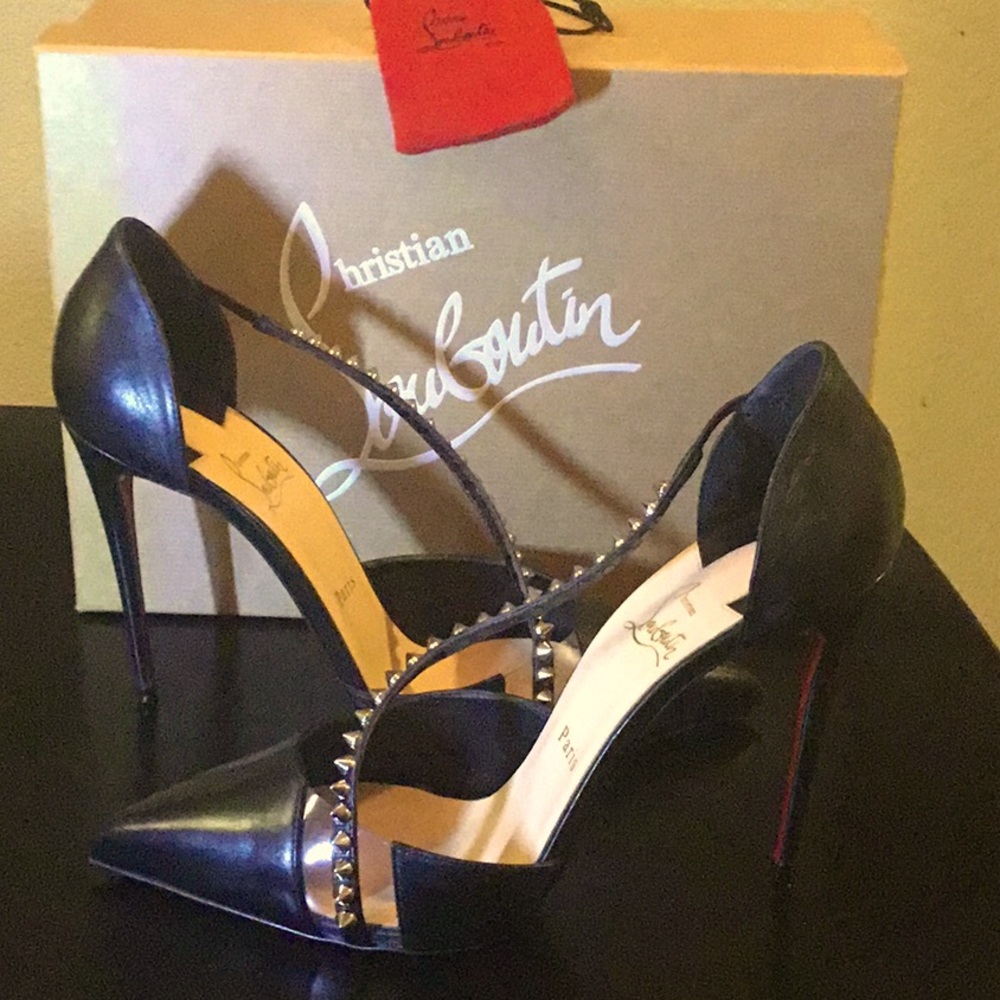 Christian Louboutin, black Leather spike cross D’orsay Pumps, size(41) 🌹🌹